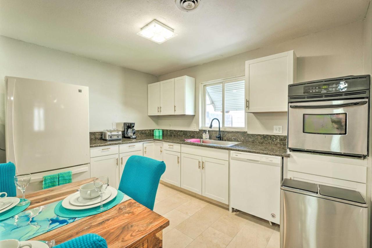 Vegas Getaway With Patio About 3 Mi To Strip! Holiday home